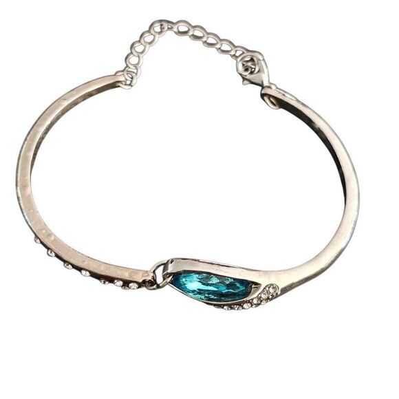 Elegant Ocean Blue Crystal Bracelet - Picture 1 of 3